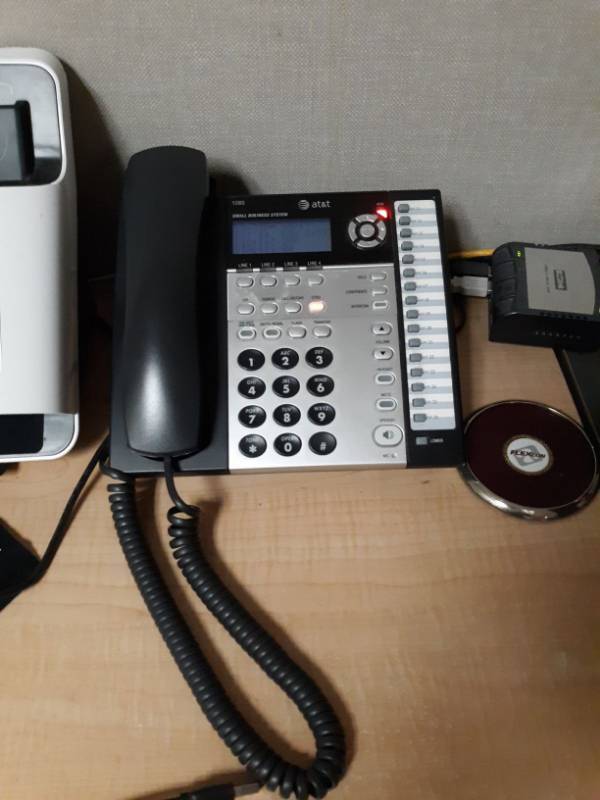 lot 2400 image: AT&T 1080 Small Business Phone Line System With Three Phones