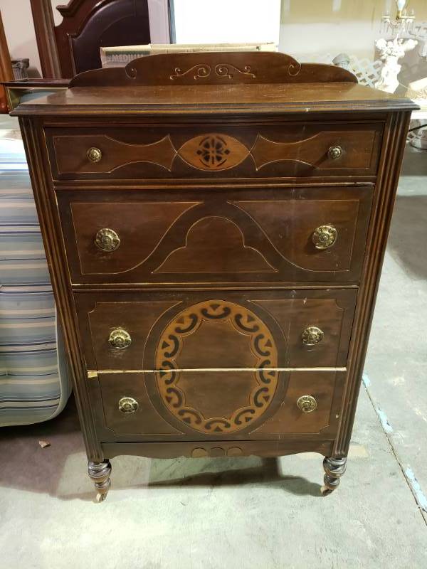 lot 7567 image: Antique Walnut Chest of Drawers - Excellent Condition