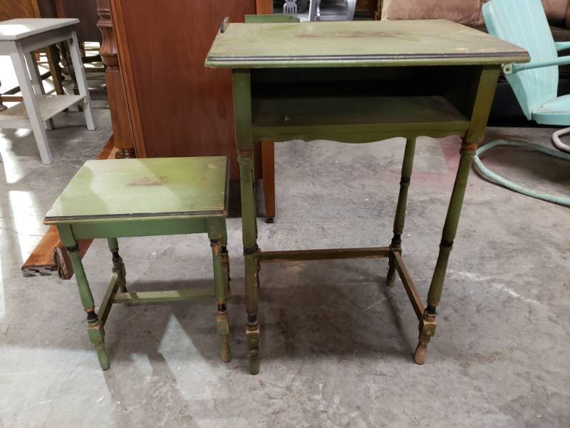 lot 7585 image: Green Oriental  Nesting Tables (Set of 2)
