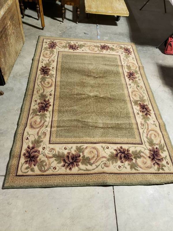lot 7593 image: Green Rose Floral Area Rug