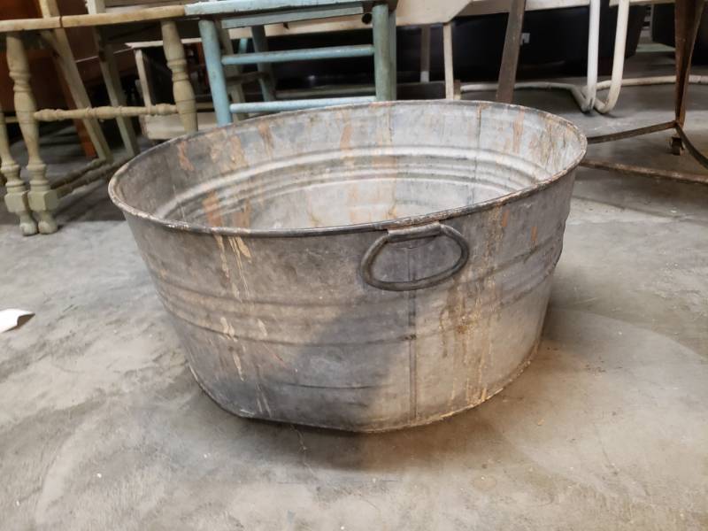 lot 7602 image: Galvanized Wash Tub