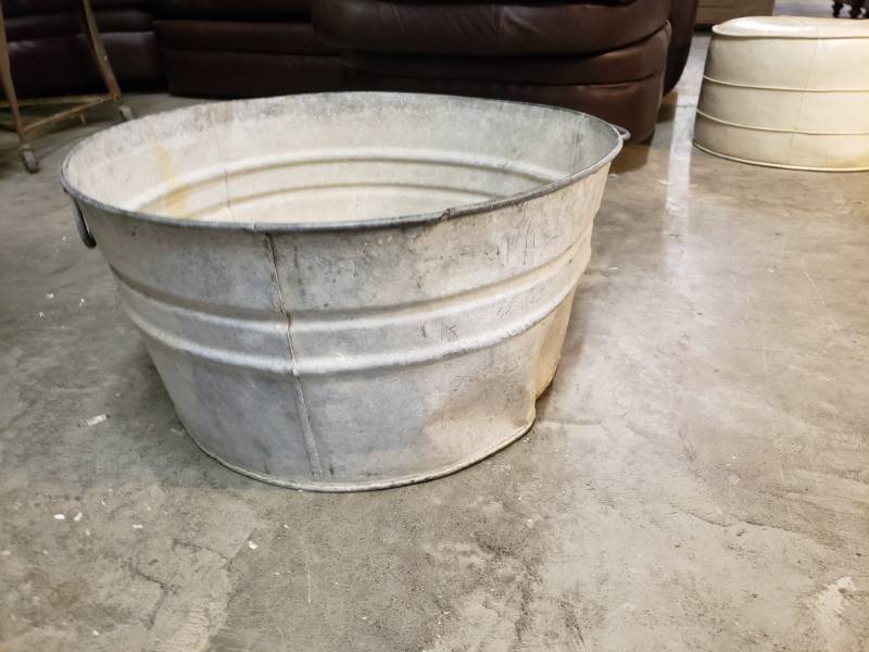 lot 7603 image: Galvanized Wash Tub