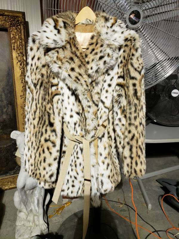 lot 7606 image: St. Moritz Marshall Field Vintage Faux Fur Jacket Women Leopard Animal Print Size 14