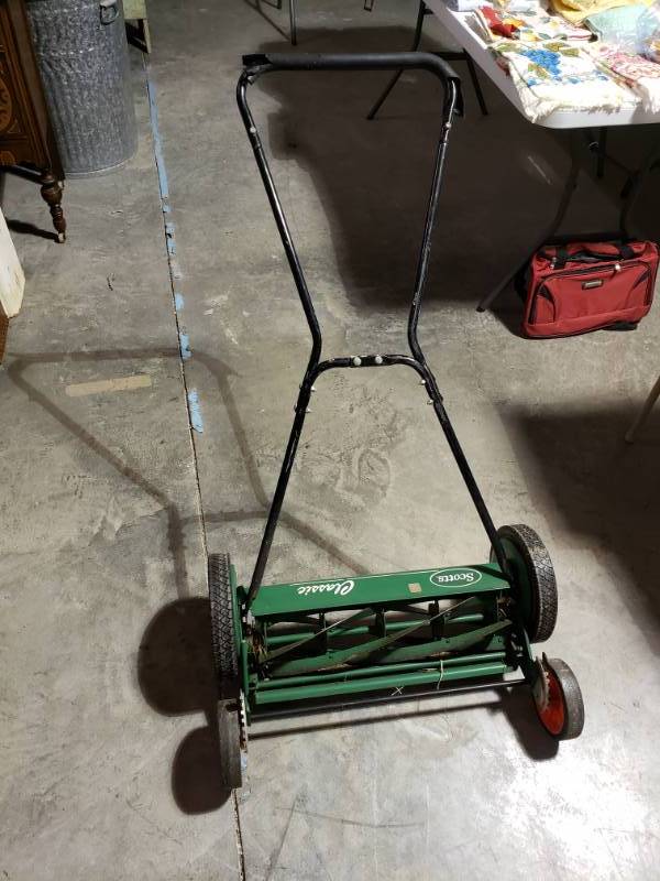 lot 7616 image: Scotts Classic 20 Push Manual Reel Mower