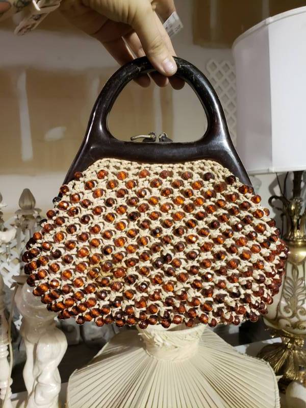 lot 7617 image: 1920s Hand Stitched Italian Beaded Clutch Purse
