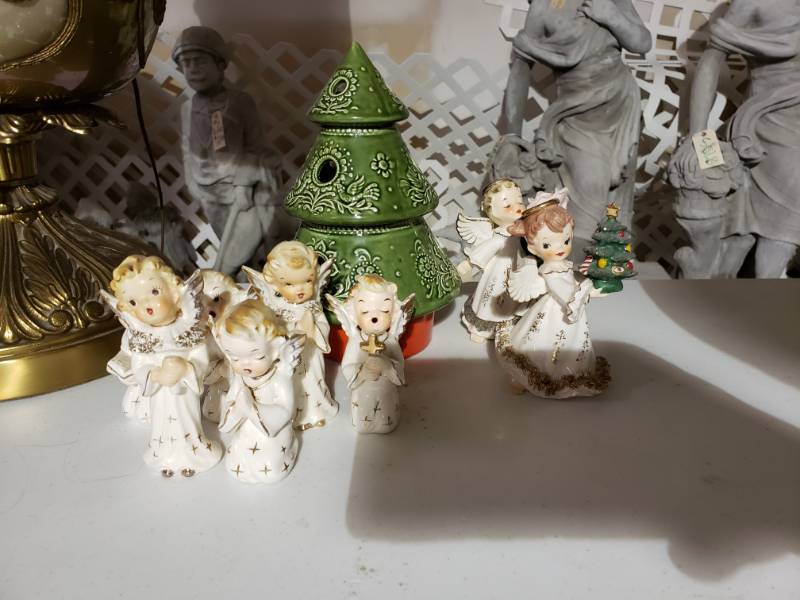 lot 7619 image: Lot of Christmas Decorations