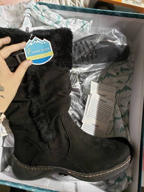 lot 7621 image: Women Barbara Black Fur Boots Size 9.5- Never Worn