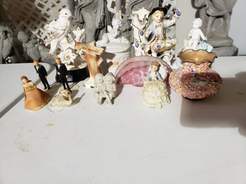 lot 7626 image: 13 Piece Lot of Collectible and Decorative Figurines