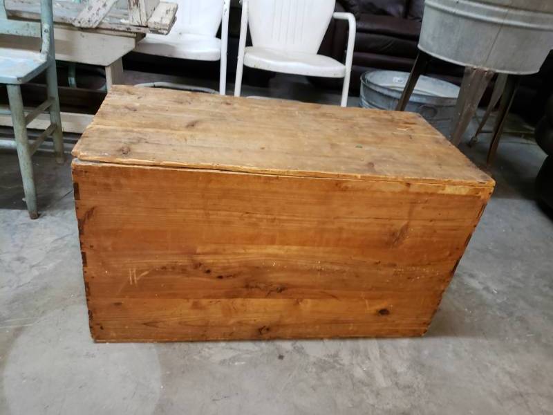 lot 7636 image: Sturdy Wooden Tool Chest