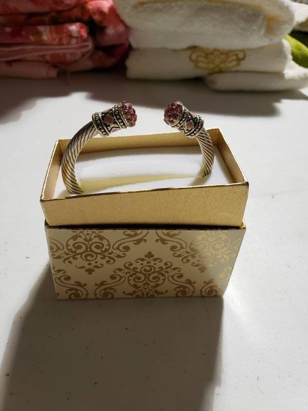 lot 7637 image: Bracelet with Pink Stones
