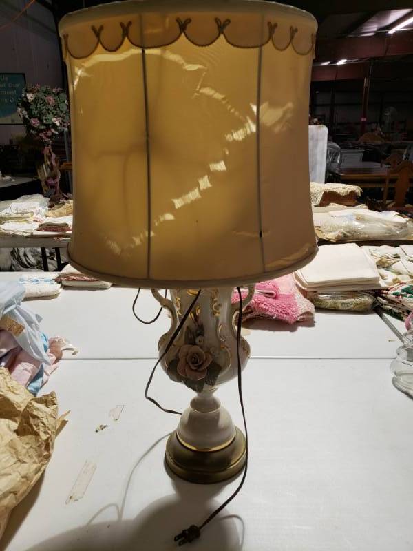 lot 7647 image: Capodimonte Rose Porcelain Lamp