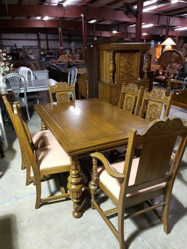 lot 7653 image: Solid Oak Table with 6 Chairs Excellent Condition