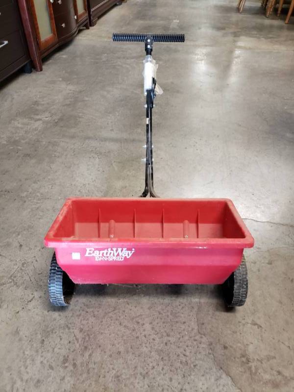 lot 7654 image: Earth way Even Spreader