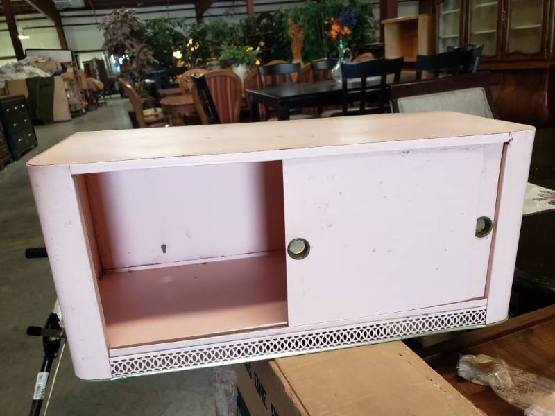 lot 7658 image: Vintage Metal Bathroom Shelf and Storage