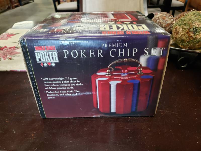 lot 7664 image: Premium Poker Chip Set