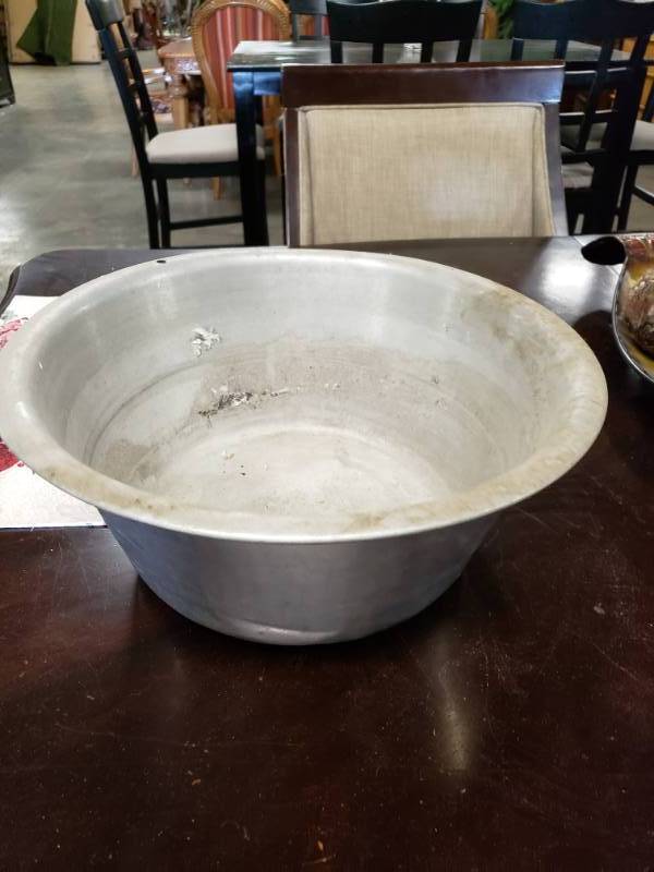 lot 7668 image: Aluminum Rice Masa Prep Dish