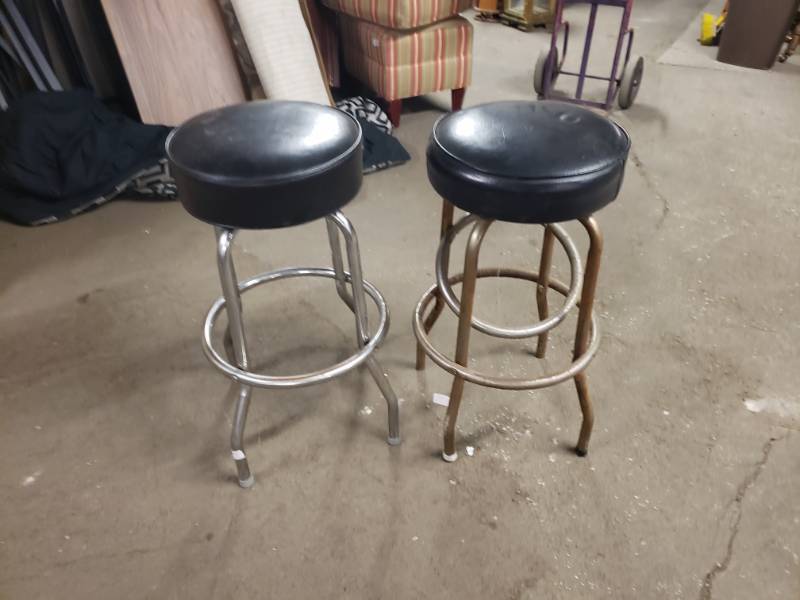 lot 1607 image: Pair of Swivel Garage Stools Bar Stools