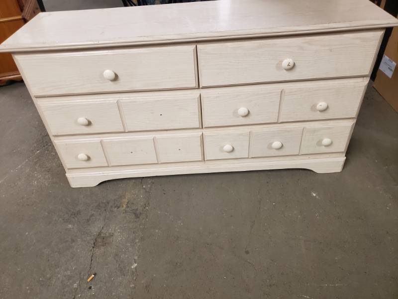 lot 1608 image: Blonde Dresser with Mirror and Night Stand