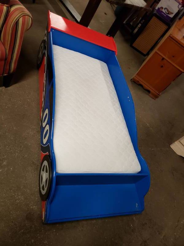lot 1613 image: Race Car Toddler Bed with Mattress