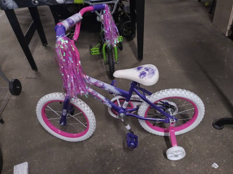 lot 1645 image: Huffy SeaStar Kids Bicycle