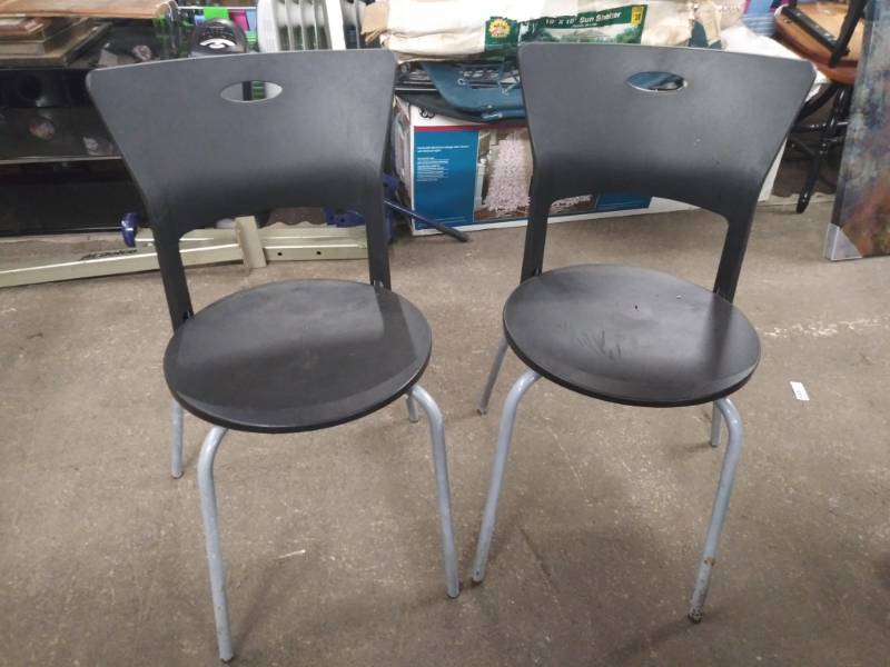 lot 1648 image: Pair Of Modern Style Desk Chairs or Sitting Chairs