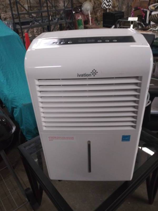 lot 1638 image: Ivation 30 Pint Dehumidifier