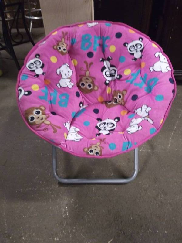 lot 1639 image: Kids Folding Pappasan Chair