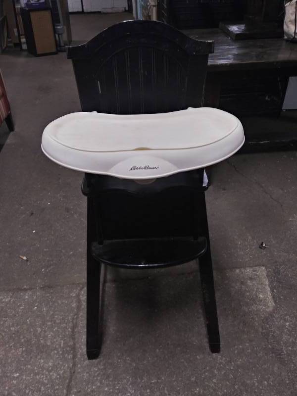 lot 1619 image: Kids High Chair