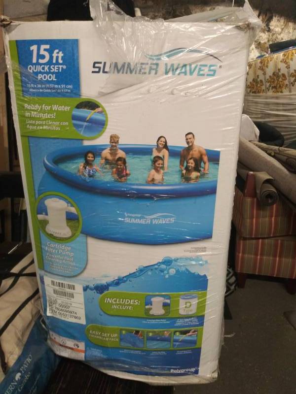 lot 1620 image: Summer Waves 15 Quick Set Pool