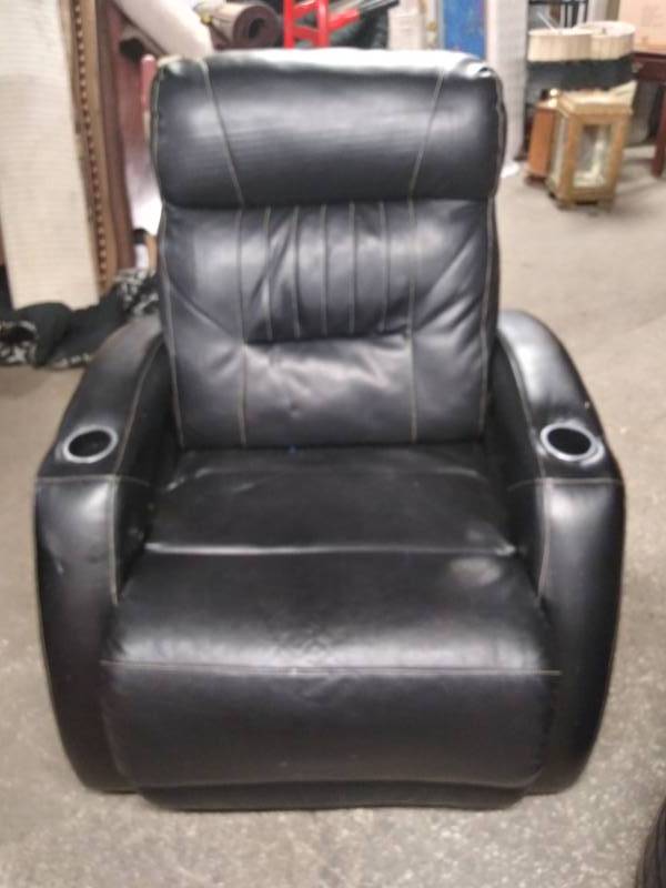 lot 1621 image: Nice Electric Recliner with Double Cup Holders, USB Charging Ports.