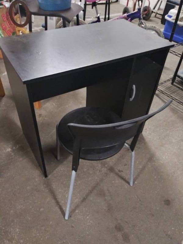 lot 1632 image: Black Desk and Chair