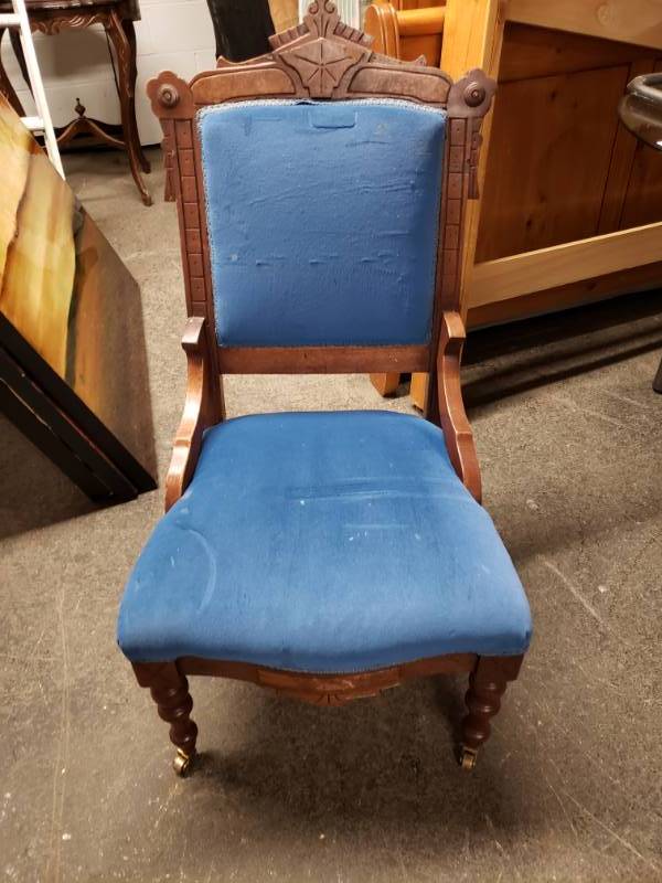 lot 1709 image: Really Nice Vintage Sitting Chair