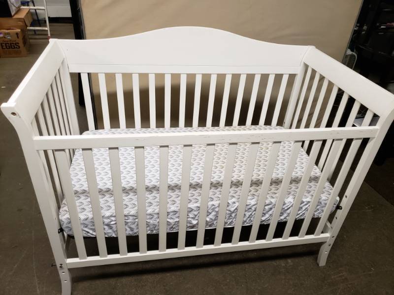 lot 1715 image: Decent White Baby Crib
