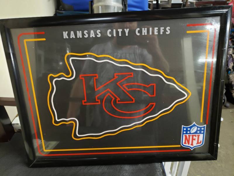 lot 1724 image: Nice Kansas City Chiefs Wall Picture