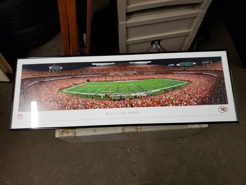 lot 1725 image: Nice Kansas City Chiefs Wall Picture