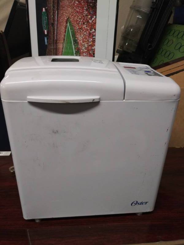 lot 1728 image: Oster Bread Maker