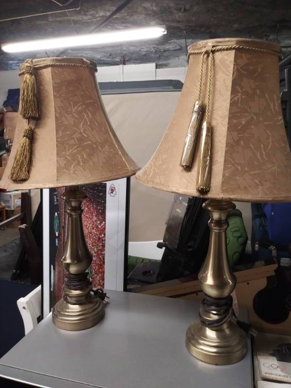 lot 1730 image: Nice Pair of Lamps