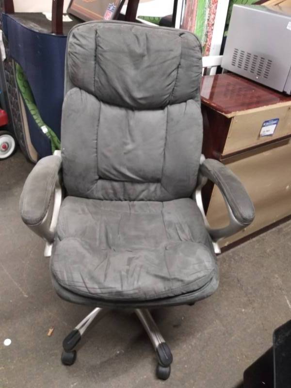 lot 1731 image: Very Nice Suede Swivel Office Chair
