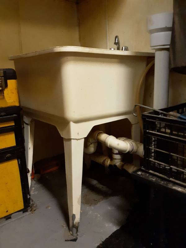 lot 9677 image: Sink