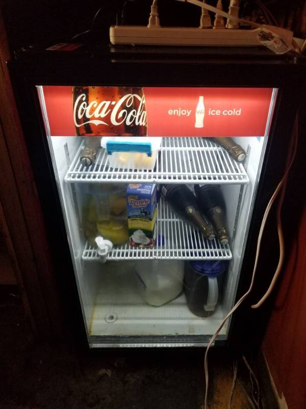 lot 9692 image: Miracool Mini Fridge