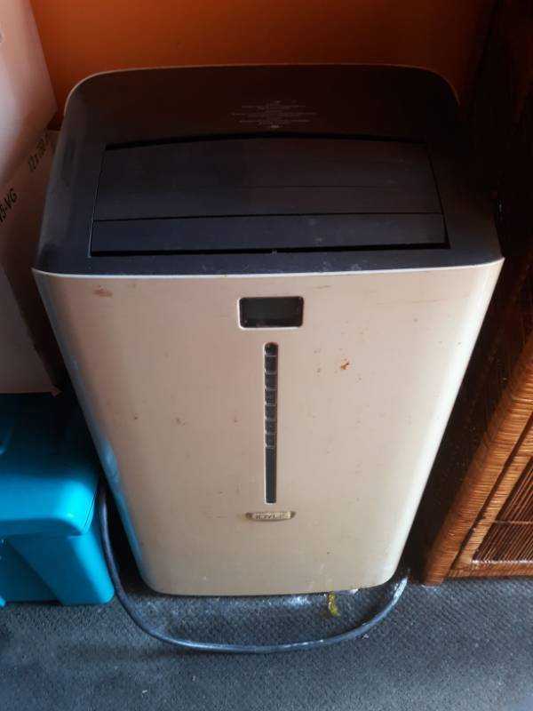 lot 9718 image: Idylis Portable Air Conditioner Model 416709