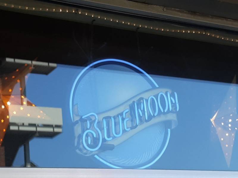 lot 9729 image: Blue Moon Neon Sign