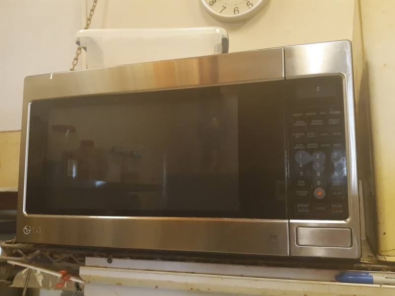 lot 9684 image: LG Microwave
