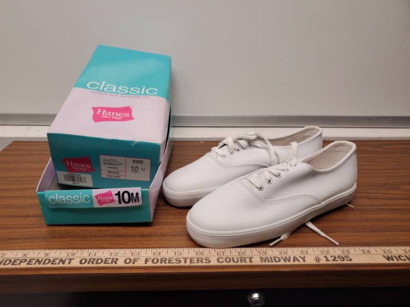 lot 2960 image: New White Leather Womens Size 10 Deck Shoes