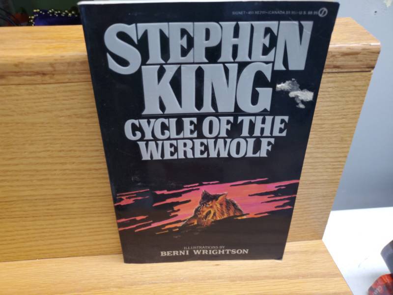 lot 2949 image: Rare Hard To Find  Stephen King Book-  Cycle of The Werewolf