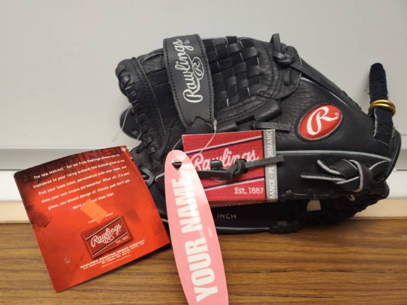 lot 2950 image: New With Tags Rawlings Black Leather 11.5 BaseballSoftball Mitt Glove