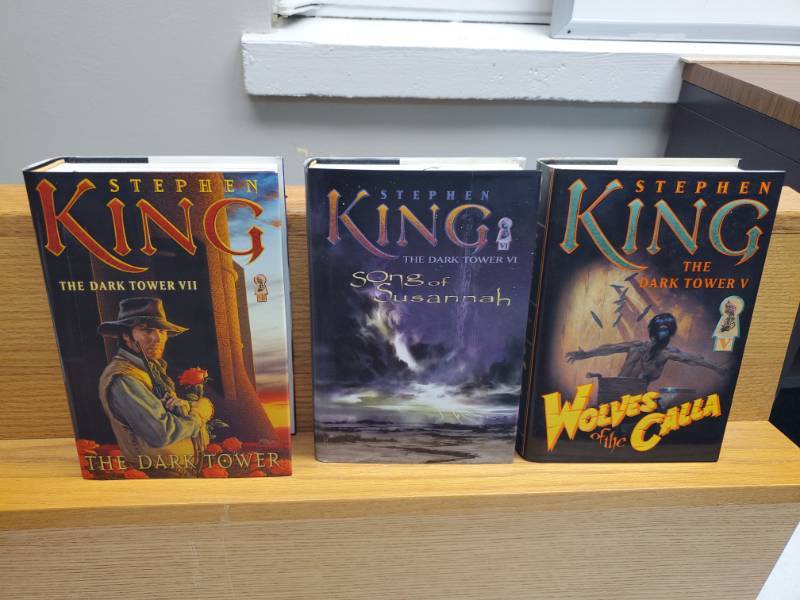 lot 2946 image: Stephen King Book Lot- Hard Covered- 3  Dark Tower Series