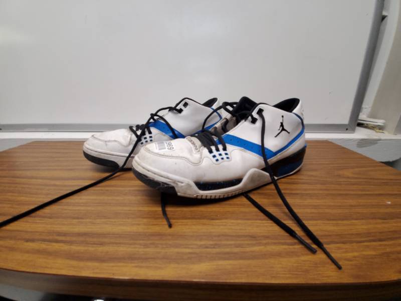 lot 2969 image: Mens Size 12  Nike Air Jordan Basketball Shoes- Be Like Mike