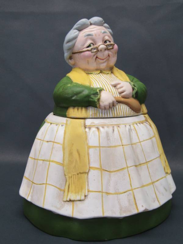 lot 2998 image: Vintage Cookie Jar- Granny