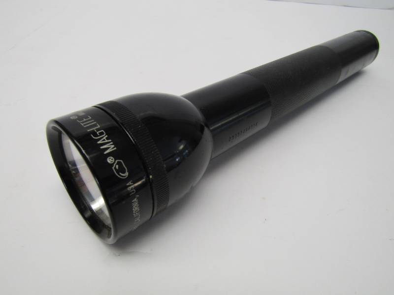 lot 2999 image: Maglite Flashlight- Working